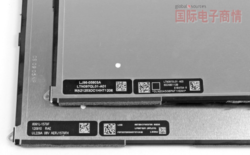 iPad 4顯示器（下）與iPad 3（上）對比